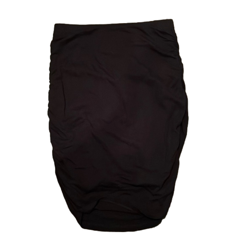 forever 21 rouged black skirt. Size small.